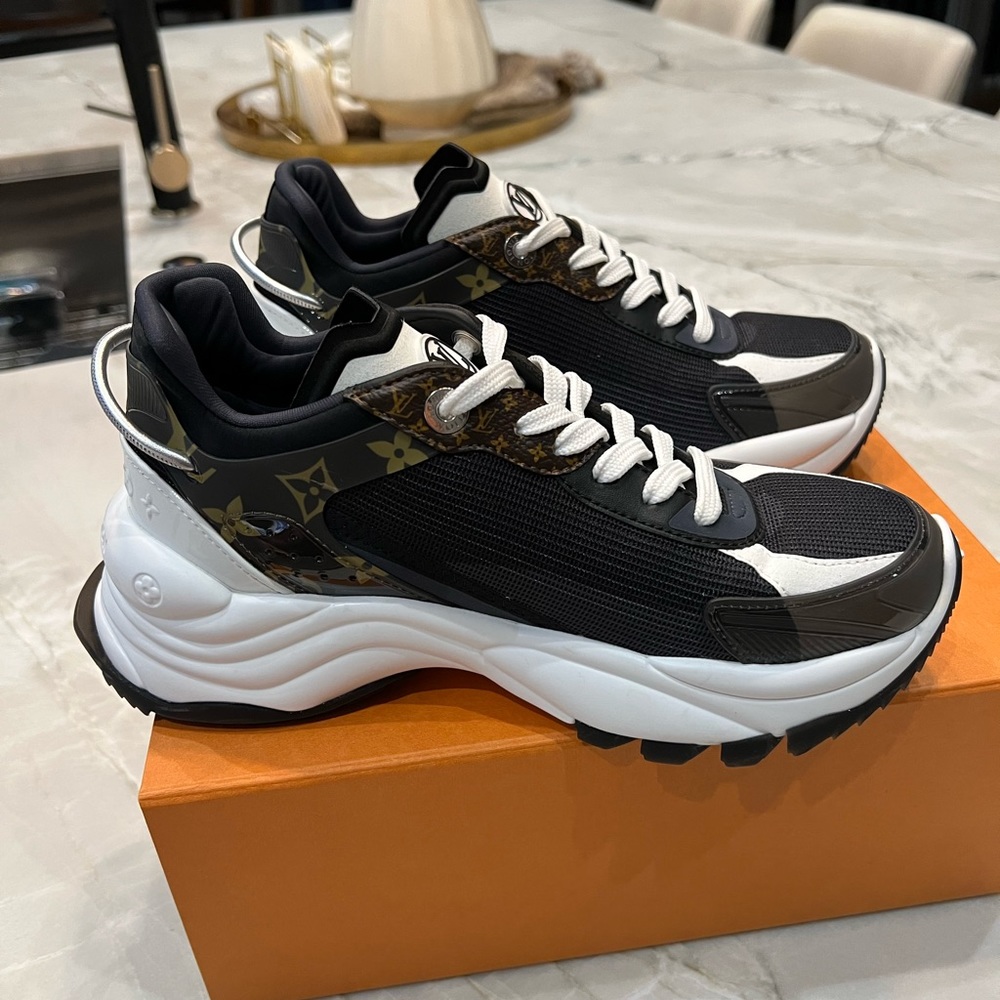 Authentic Louis Vuitton Run 55 Sneaker size 38